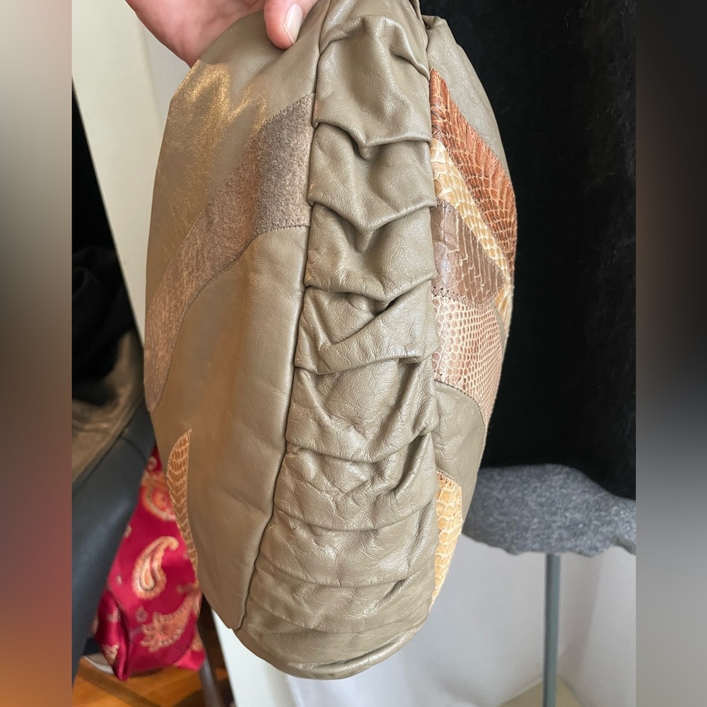 Vintage Cynthia Lockhart leather crossbody bag w snakeskin details - Picture 8 of 13